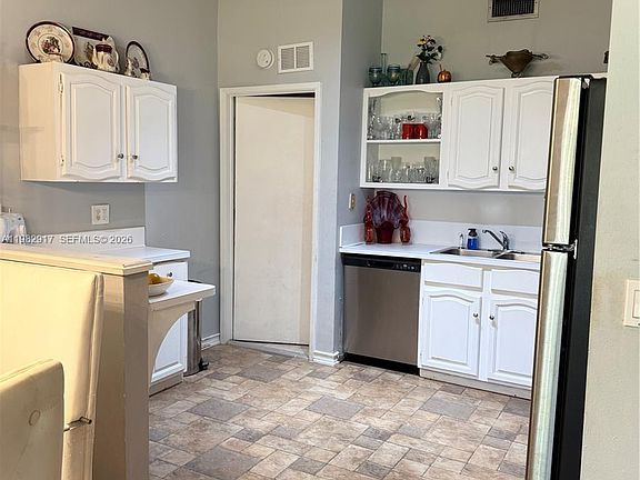 3rd image of 9963 Baywater Dr