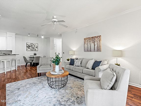 3rd image of 8539 GATE Parkway W #111