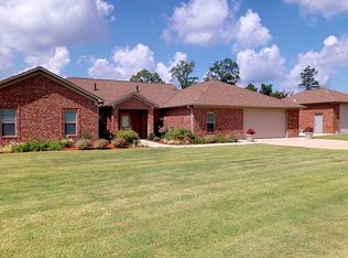 157 Natures Trl, Huntingdon, TN 38344