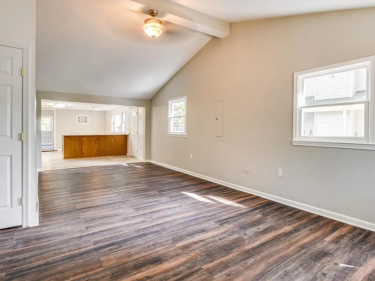 1086 Sun Valley Dr — Photo 6