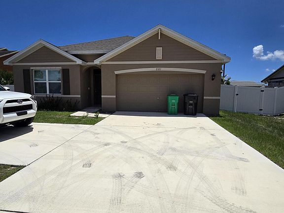 2nd image of 2101 SE Floresta Drive