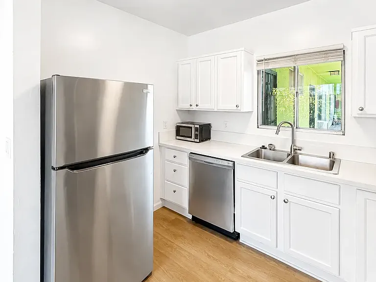 1845 Canyon Dr #11 — Photo 4