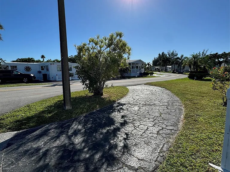 3028 Lakeshore Dr — Photo 6