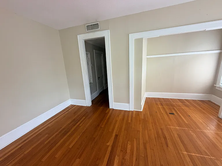 247 1/2 Kings Hwy — Photo 3