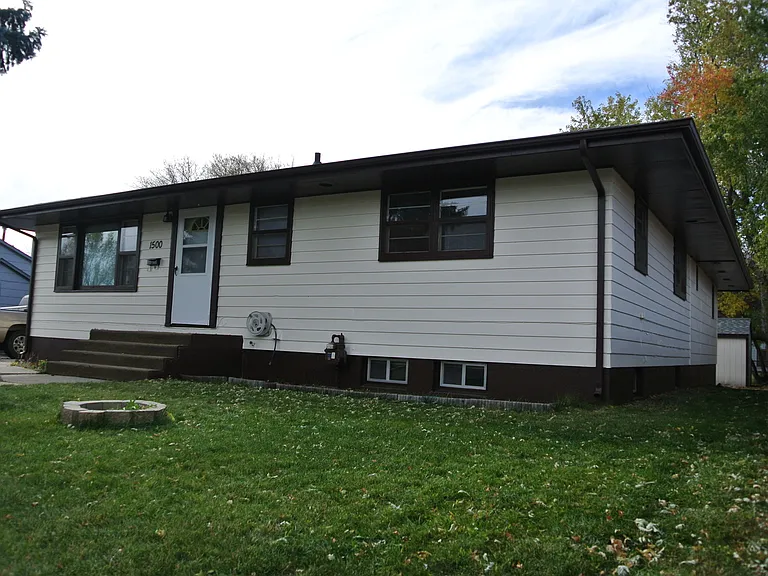 1500 Main St S — Photo 2