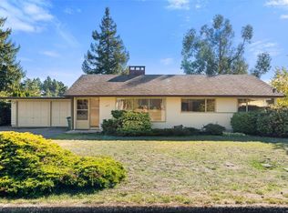 641 Jones Ter, Saanich, BC V8Z 2L6