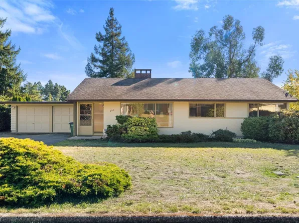 641 Jones Ter, Saanich, BC V8Z 2L6