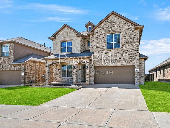 3rd image of 3608 Helm Ln