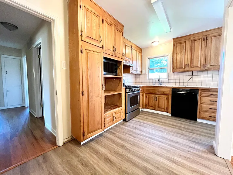 1328 Floyd Ave — Photo 6
