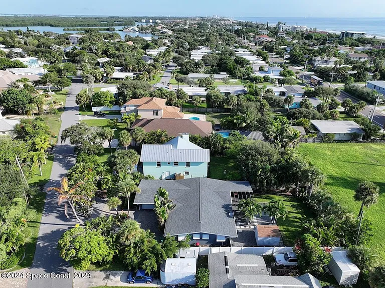 1445 Bayshore Dr — Photo 4