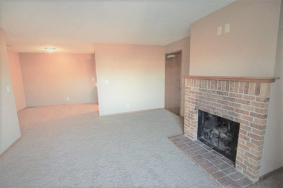 1st image of 1-5103 Emerald Dr #1