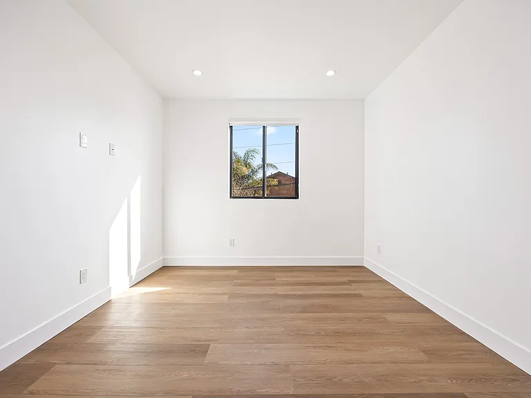 212 W 64th St #D — Photo 34