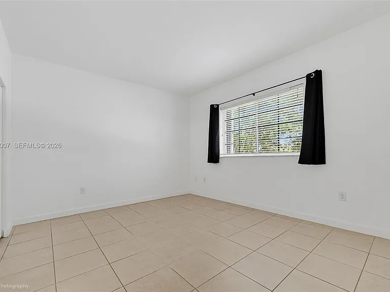 2630 NE 3rd Dr — Photo 7