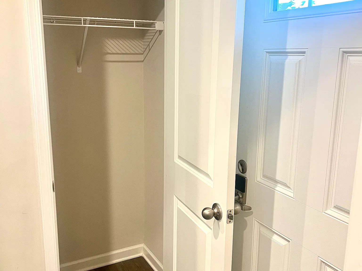 3 bed, 2.5 bath, 1220 sqft, $2,500 — Photo 4