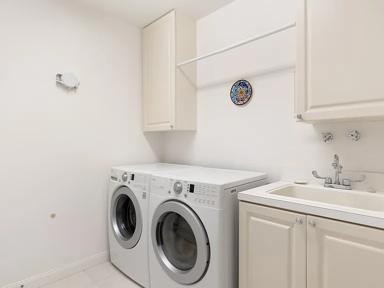 33 Harbour Isle Dr #201 — Photo 20