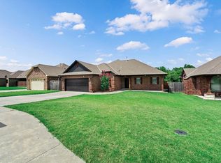 233 Timber Ln, Harrah, OK 73045