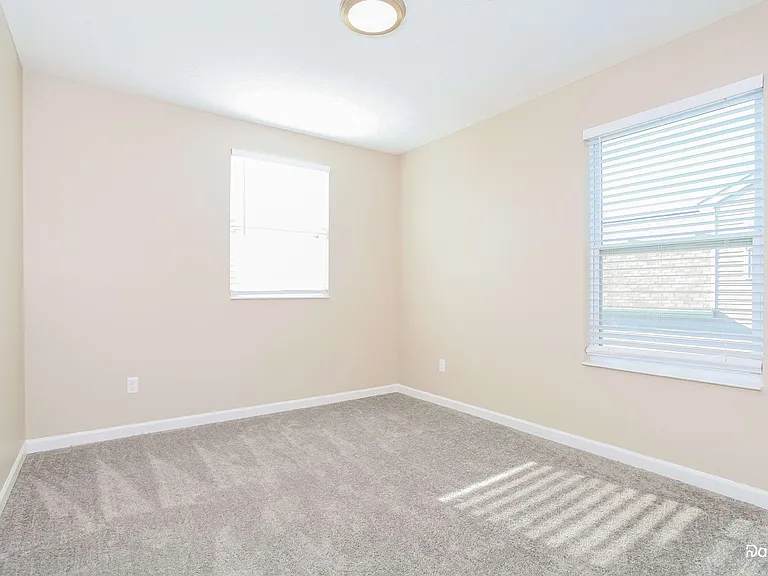 604 Princeton Dr — Photo 12