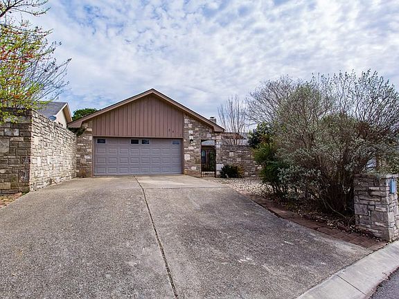 2nd image of 2418 Birkdale Ln