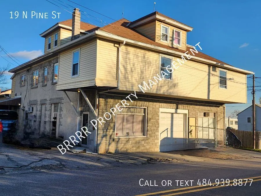 3 bed, 1.5 bath, $1,095 — Photo 1