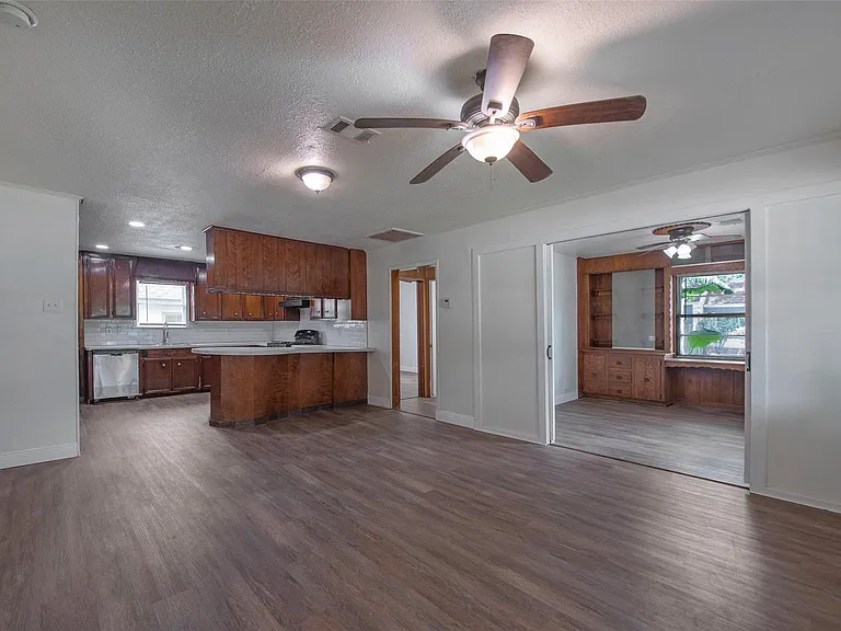 5206 Avenue M — Photo 3