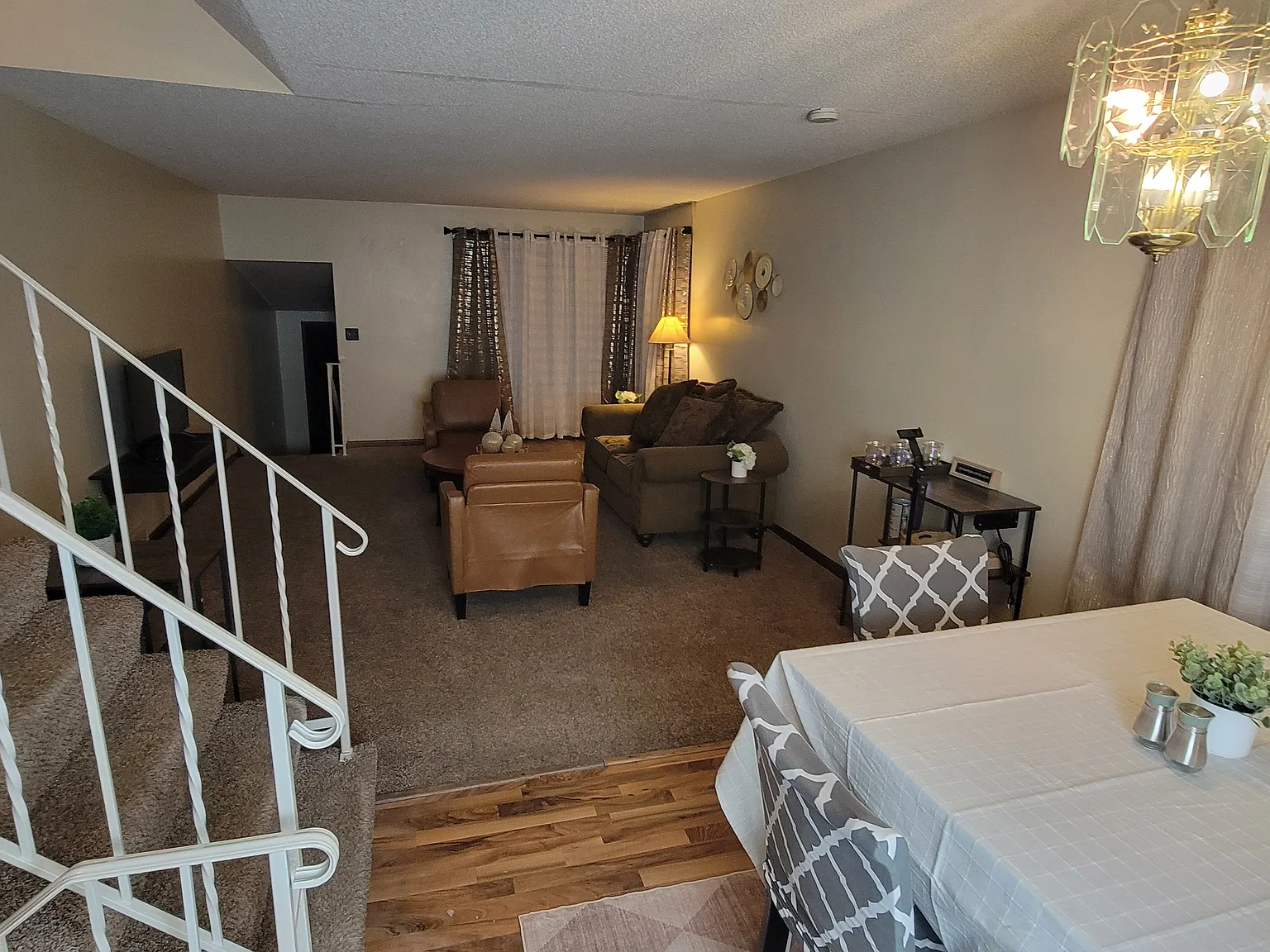 2 bed, 4228 sqft, $2,300 — Photo 3