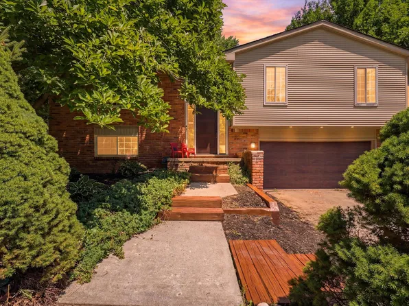 7737 Collingwood Dr, Brighton, MI 48114