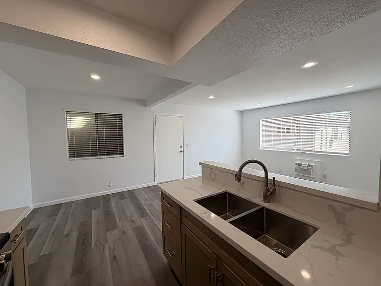 2843 C St #10 — Photo 6