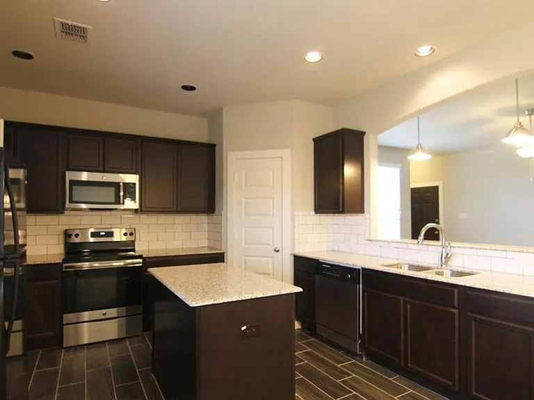 117 Wickersham #B — Photo 5