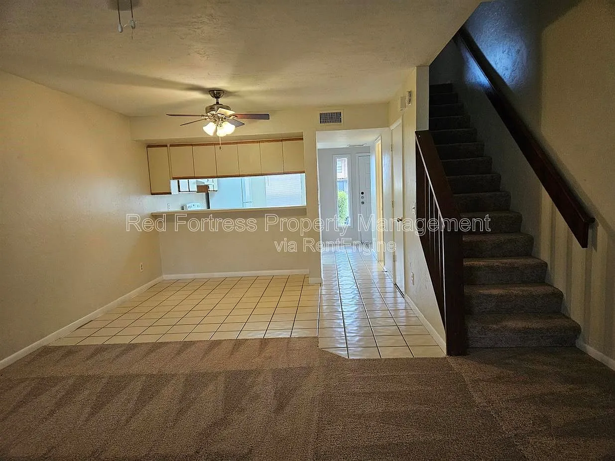 2 bed, 2.5 bath, 1114 sqft, $1,049 — Photo 2