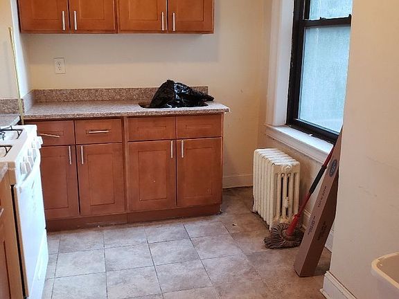 3rd image of 724 E 27th St APT 3L