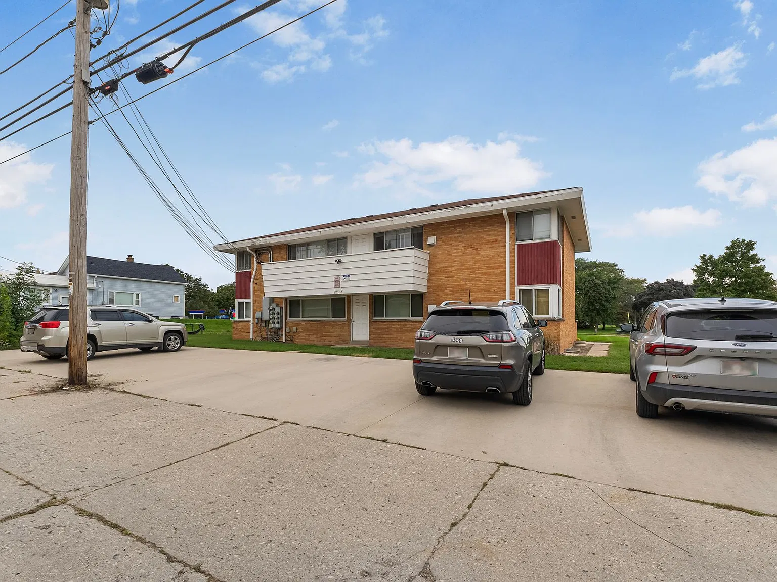 8105 W Capitol Dr — Photo 2