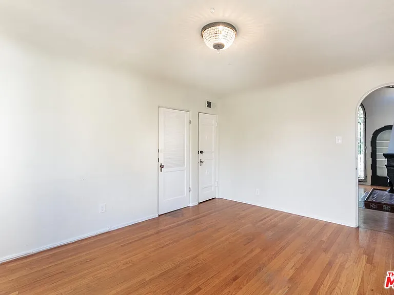 2030 Vine St — Photo 16
