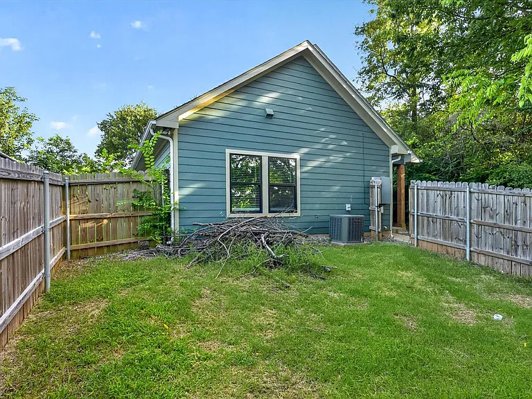 707 E Woodard St — Photo 26