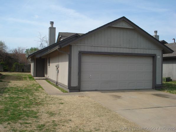 1525 E 74th St