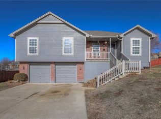 18404 E Blackhawk Trl, Independence, MO 64056