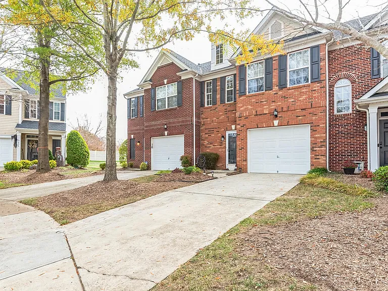 9598 Walkers Glen Dr — Photo 1