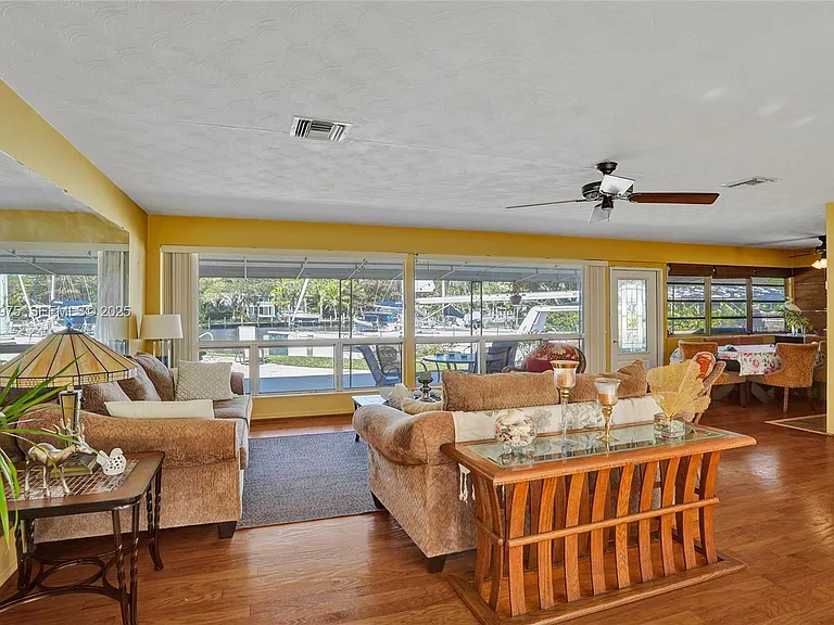 1321 Mandarin Isle — Photo 3