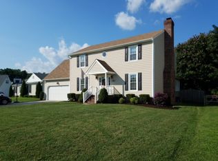606 Woodcliffe Dr, Colonial Heights, VA 23834