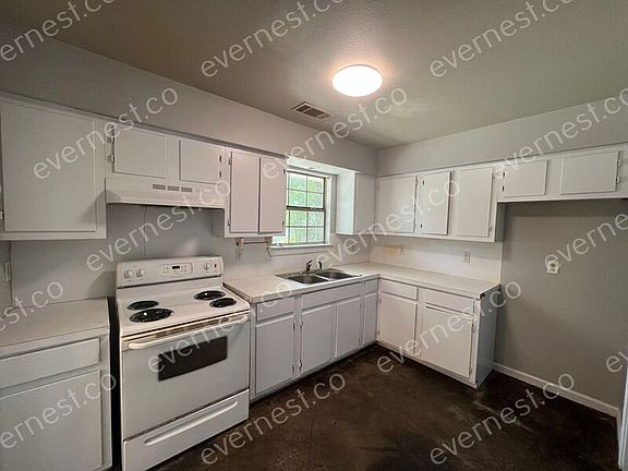 3rd image of 816 W 35th St Unit B