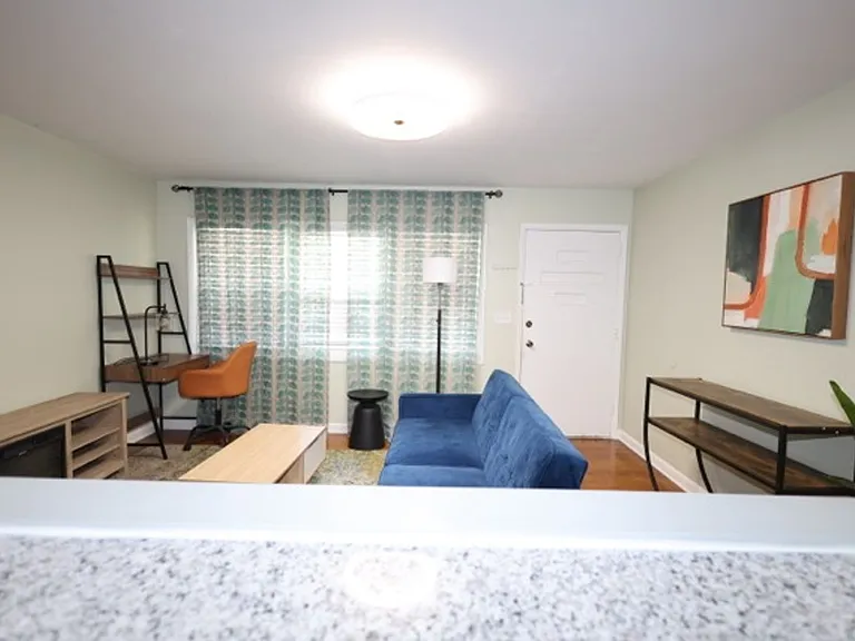 2202 Dering Cir NE #1 — Photo 9