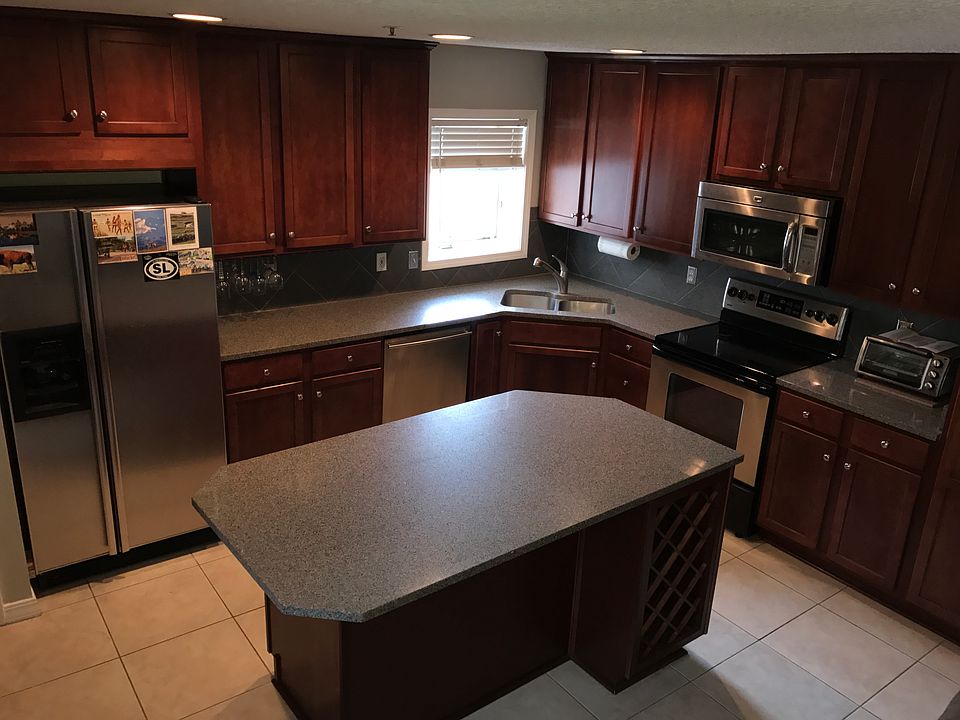 1st image of 210 11th Ave N APT 207