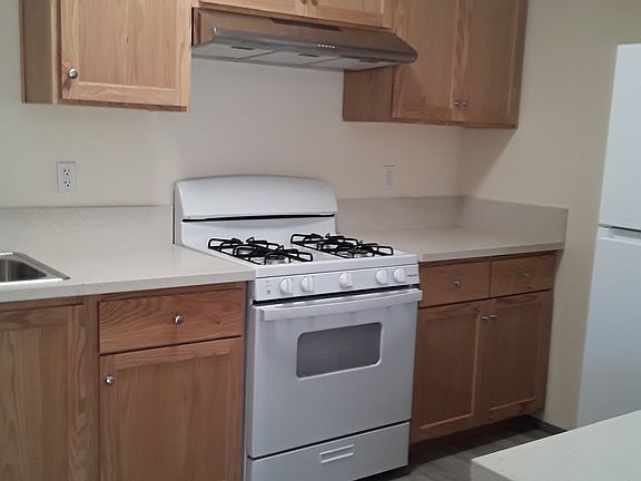 3rd image of 14900 Lemoli Ave APT 5