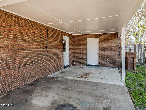 5th image of 103 Reeves St