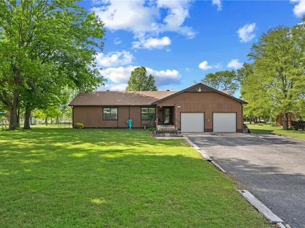 117 Fawnwood Dr, Coffeyville, KS 67337