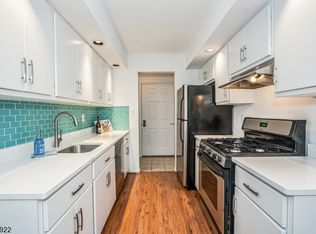 15H Kensington Rd #H, Chatham, NJ 07928