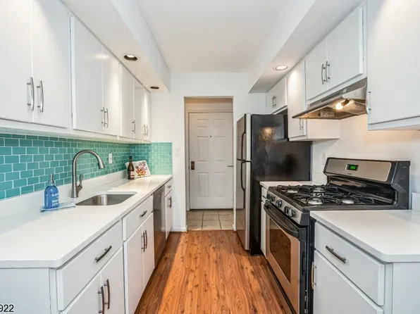 15H Kensington Rd #H, Chatham Twp., NJ 07928