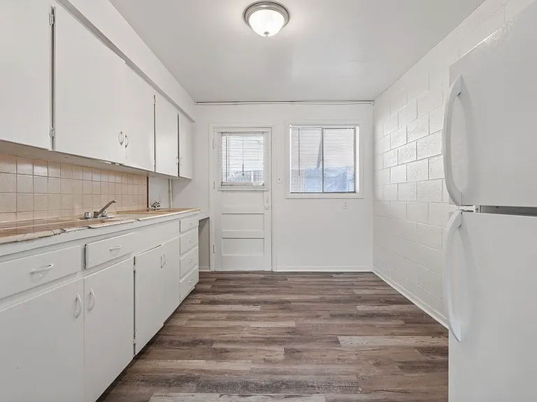 171 E 4500 S — Photo 25