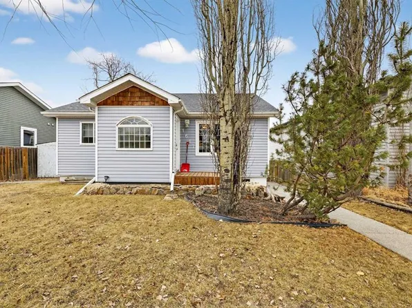 1617 W Alberta St, Crossfield, AB T0M 0S0