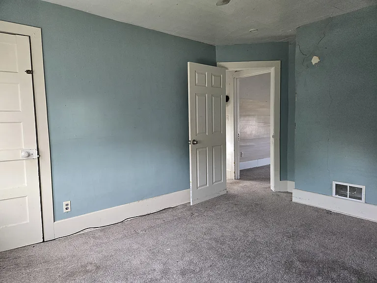 320 Main St — Photo 14