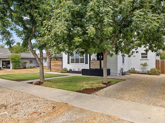 3rd image of 224 E 10th Street
